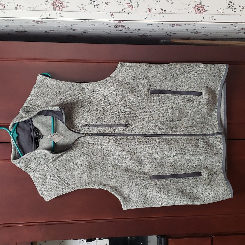 HOST PICK. NWT Men's Beverly Hills Polo Club Sweater Vest - Picture 1 of 4